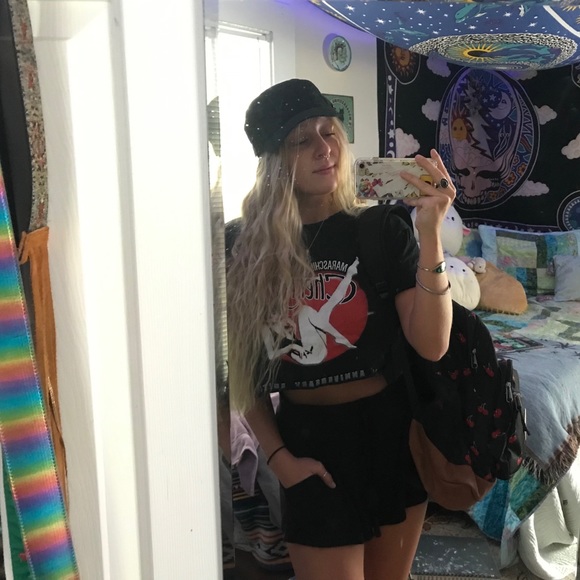 Meet your Posher, Mary O๐ฆ - Picture 1 of 8